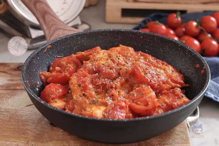 PETTO DI POLLO AL POMODORO