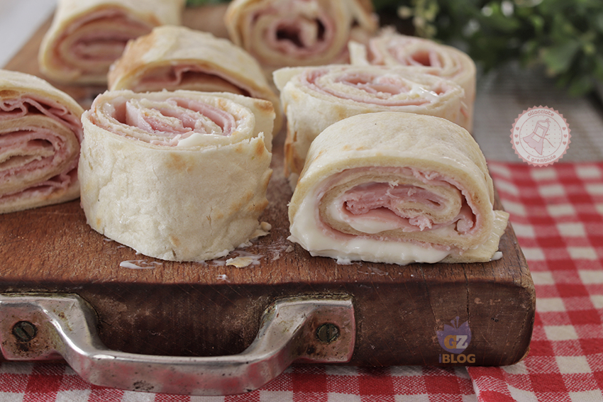 GIRELLE DI PIADINA con prosciutto e stracchino ricetta antipasto estivo