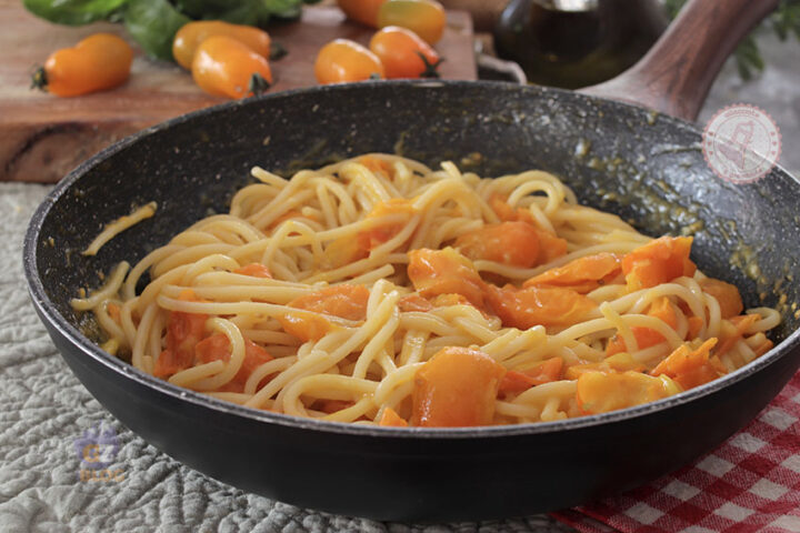 PASTA CON I POMODORINI GIALLI