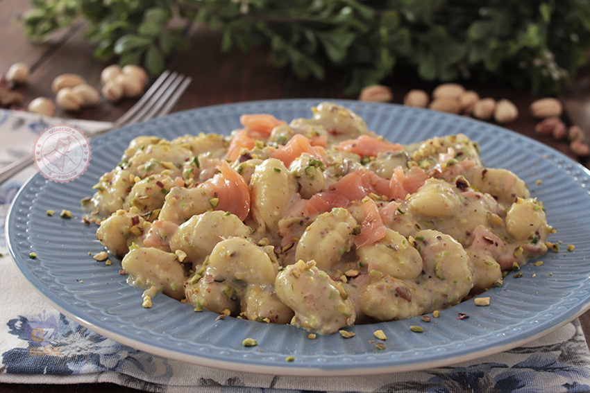 GNOCCHI SALMONE E PISTACCHI