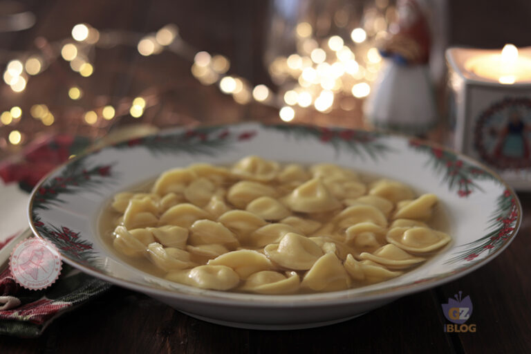 CAPPELLETTI IN BRODO ricetta tipica di Natale con passo passo