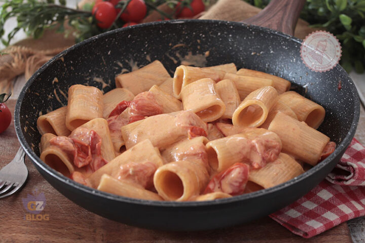 PASTA STRACCHINO E POMODORINI