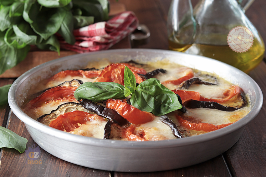 Melanzane alla caprese al forno ricetta facile con mozzarella e pomodoro