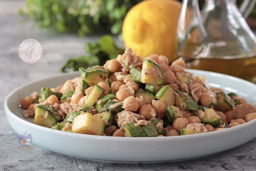 Insalata con ceci tonno e zucchine ricetta piatto fresco estivo