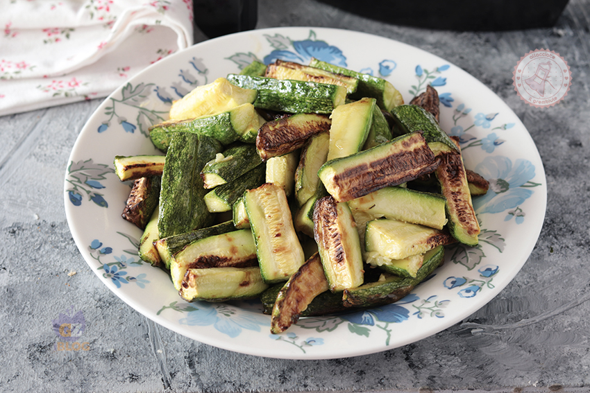 Zucchine in friggitrice ad aria ricetta contorno facile e veloce