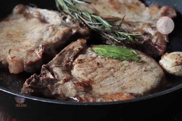 Braciole di maiale in padella