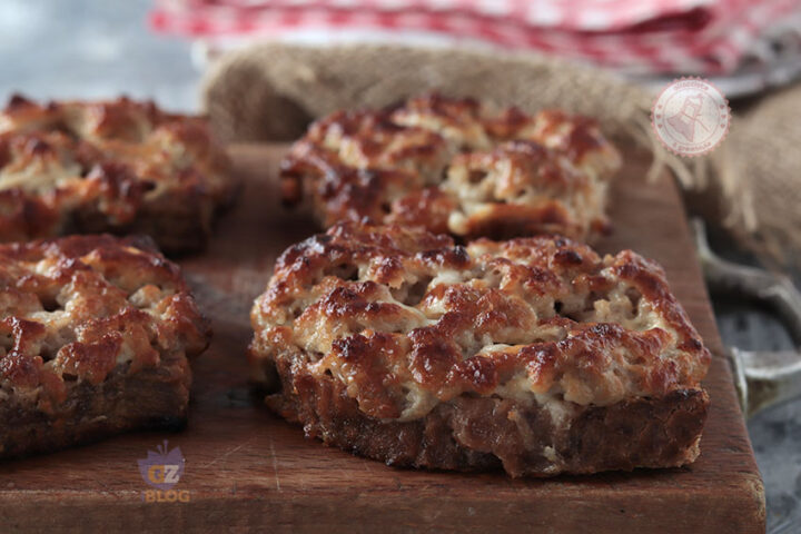 Crostoni salsiccia stracchino