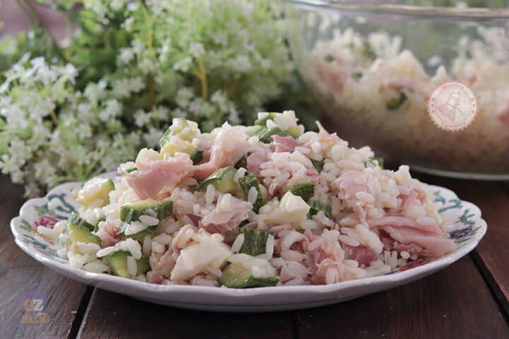 Insalata di riso zucchine mozzarella e prosciutto cotto