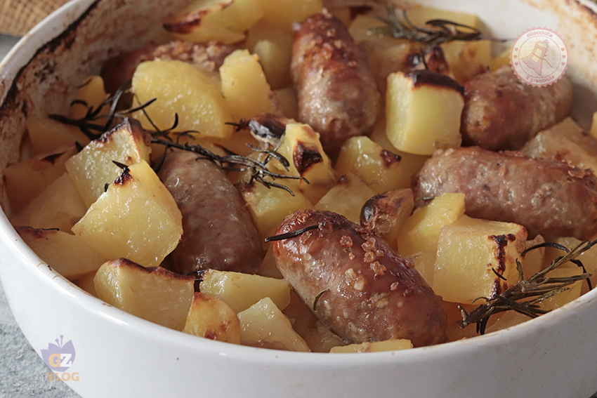 Salsiccia e patate alla birra ricetta secondo piatto gustoso e facile