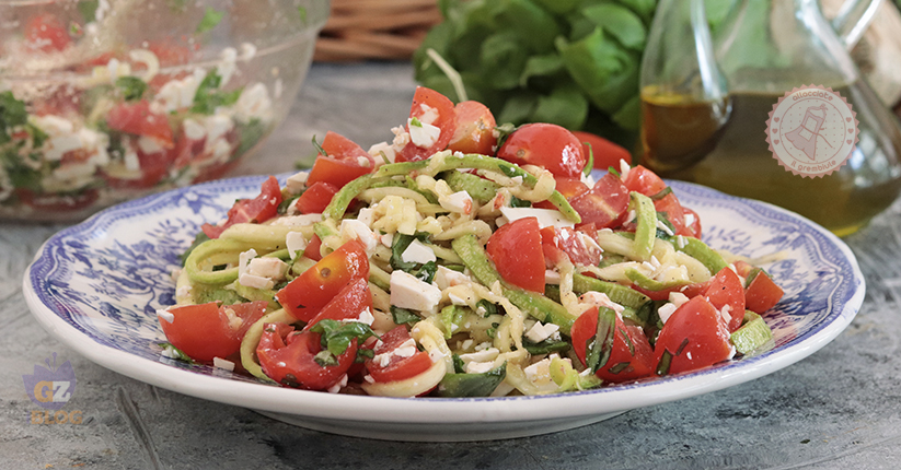Insalata di spaghetti di zucchine ricetta perfetta per l'estate