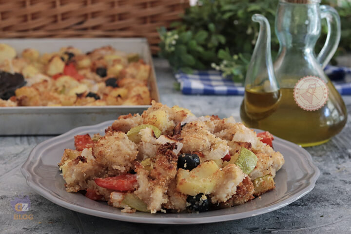 Straccetti di pollo con patate zucchine e peperoni