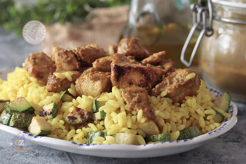 Insalata di riso e pollo al curry