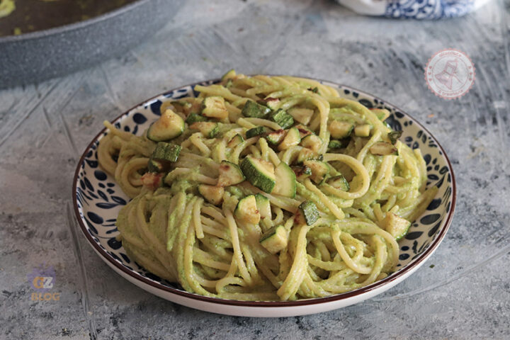 Pasta con zucchine e acciughe