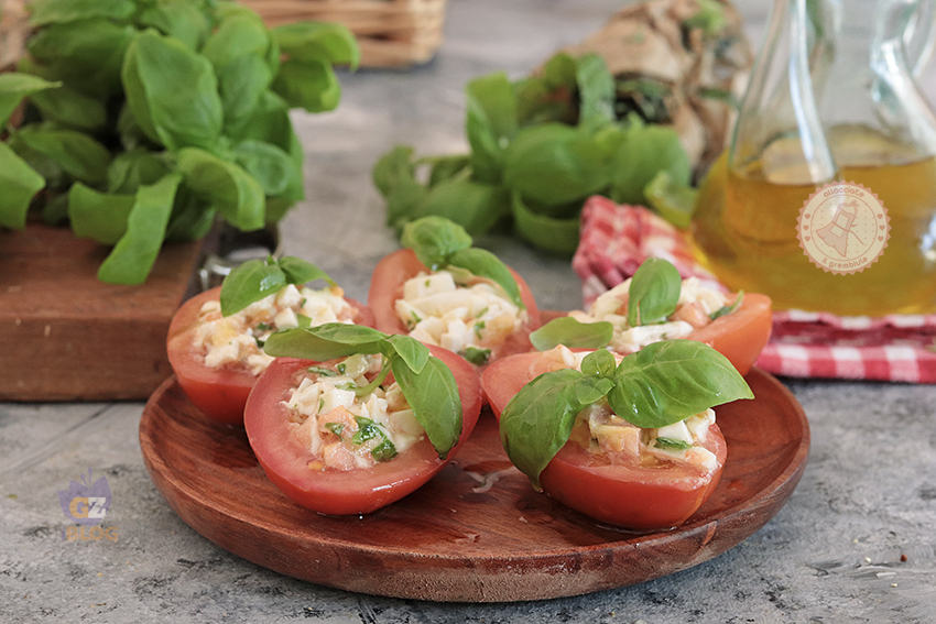 Pomodori ripieni alla caprese