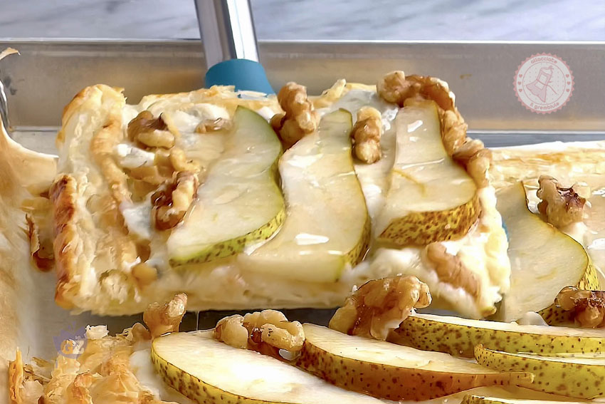 sfogliata gorgonzola e noci