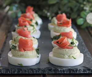 Tartine di uova e avocado