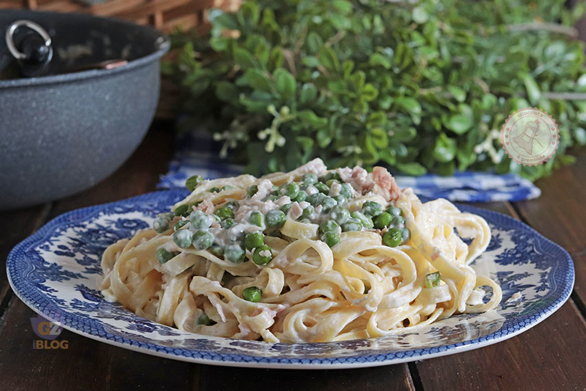 Pasta panna prosciutto e piselli