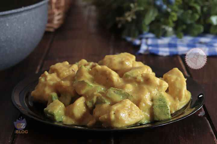 Pollo e zucchine al curry