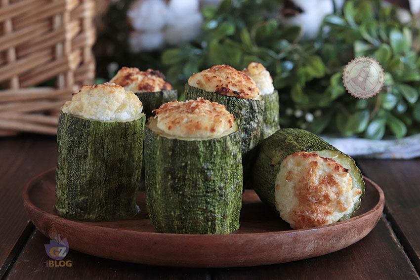 Zucchine alla ricotta in piedi