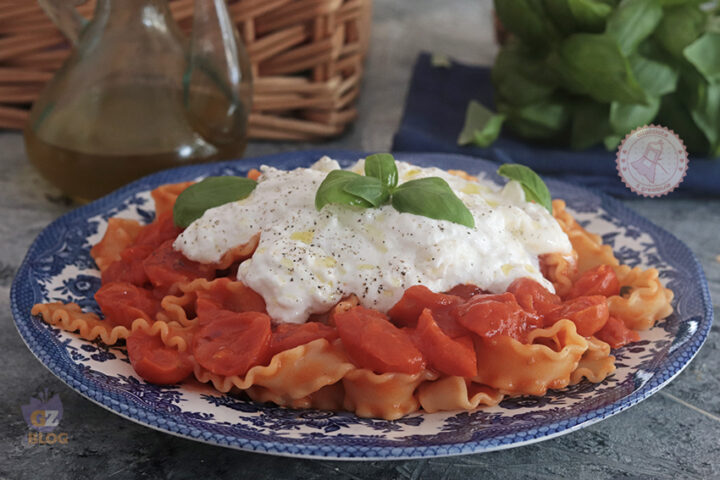 Pasta pomodorini e burrata