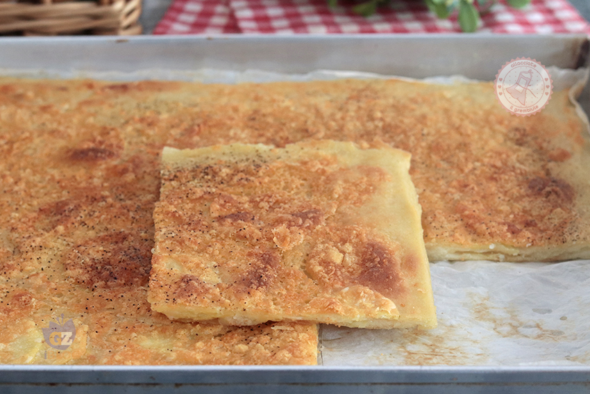 Schiacciata di patate cacio e pepe