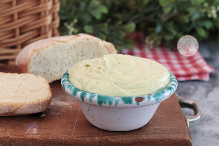 Crema di feta e olive ricetta