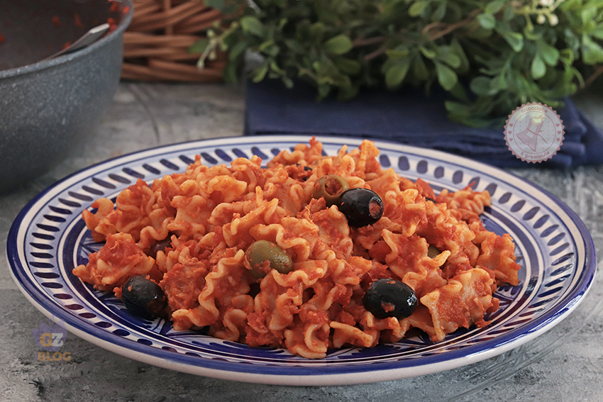 pasta tonno olive e pecorino ricetta