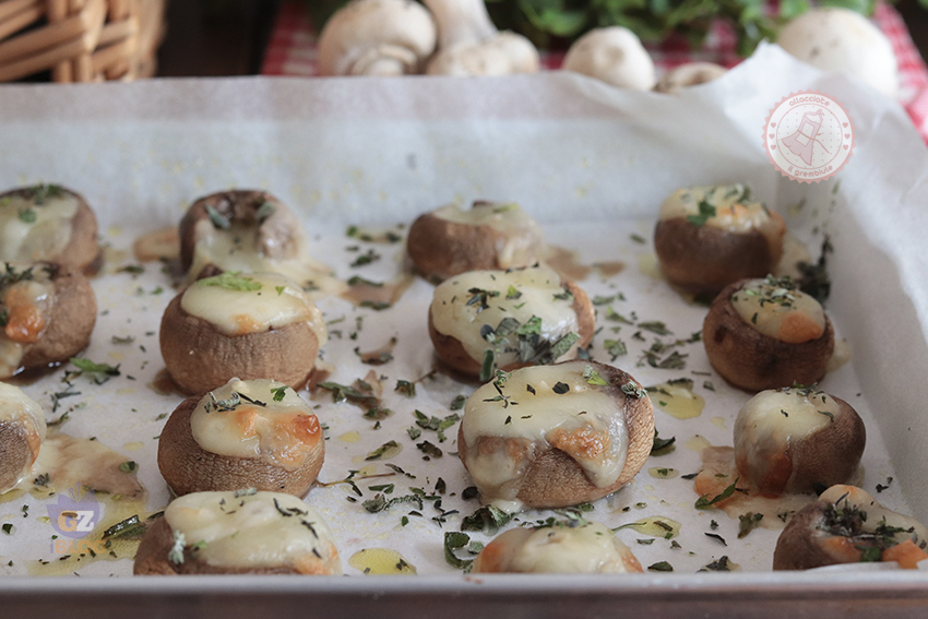 Funghi farciti al formaggio ricetta