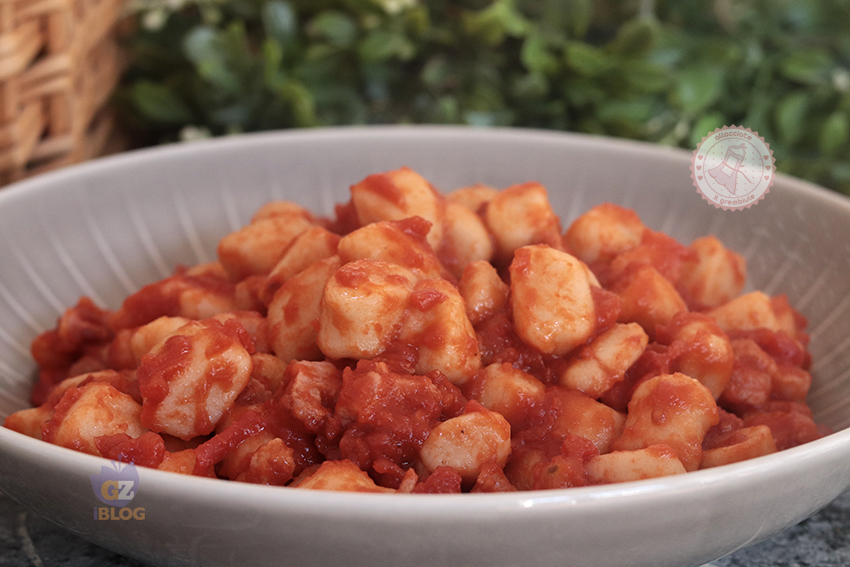 Gnocchi di fagioli pomodoro e pancetta ricetta