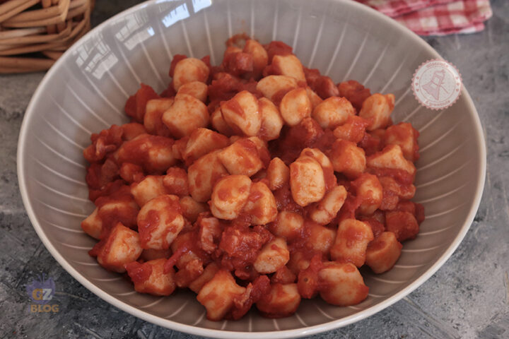 Gnocchi di fagioli pomodoro e pancetta ricetta