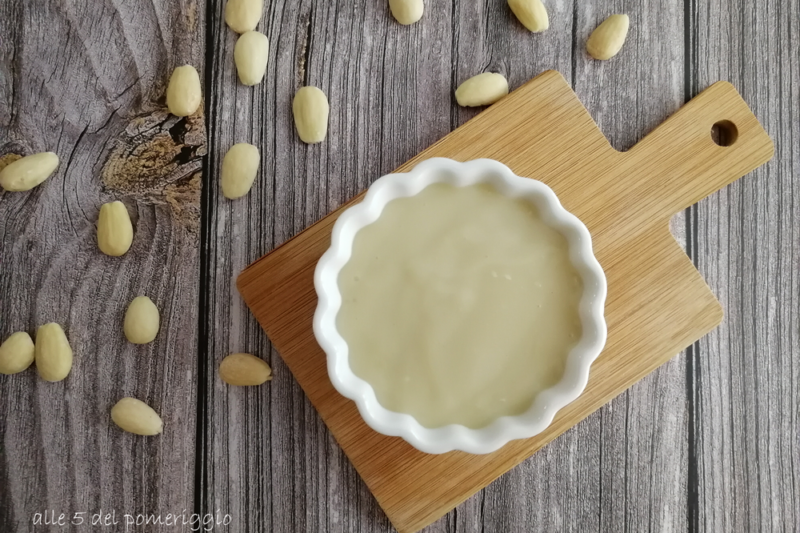 Crema pasticcera alle mandorle