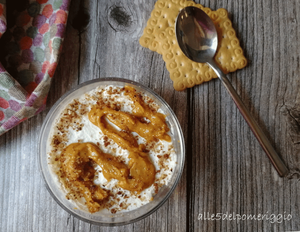 coppette di yogurt e burro di arachidi