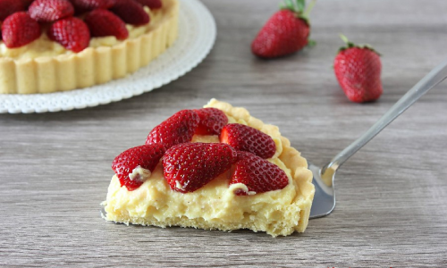 Crostata con crema pasticcera, ricotta e fragole