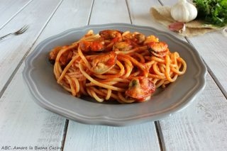 spaghetti con pomodoro e cozze