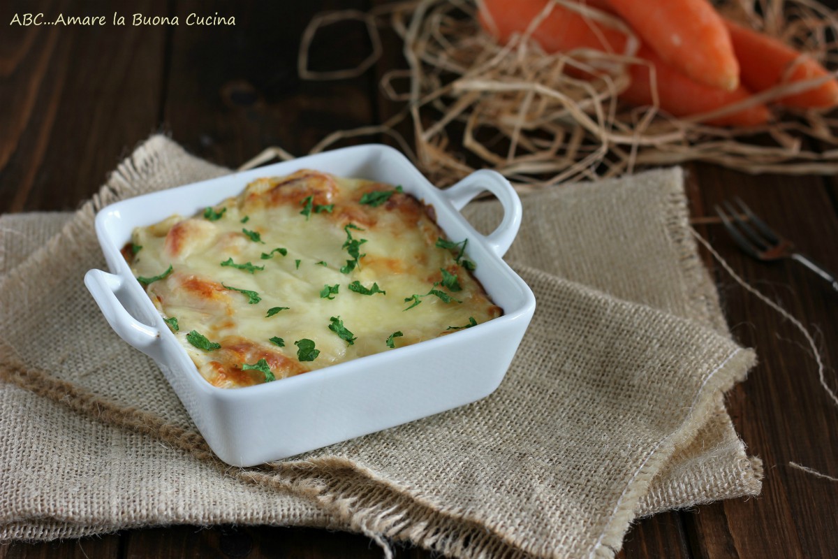 carote gratinate con besciamella e formaggio