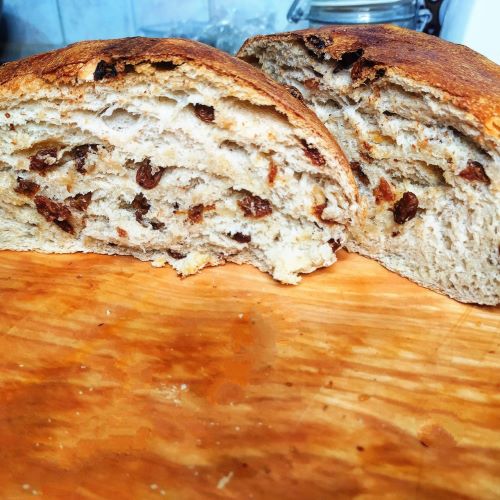 Pane con l' uvetta