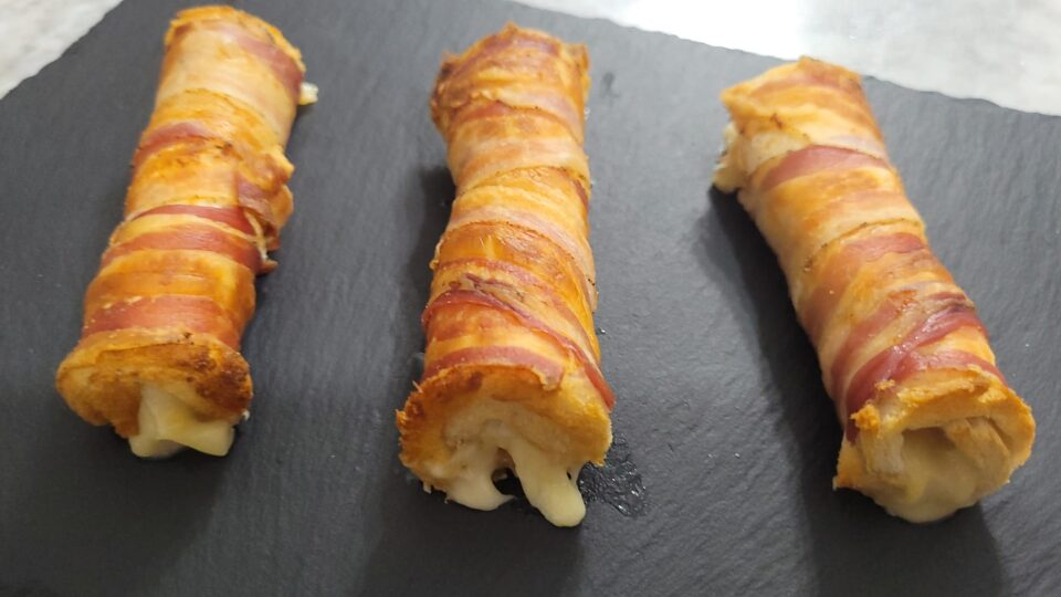  Involtini di Pane in Pancetta Croccante