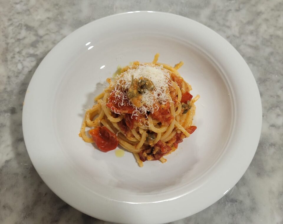 spaghetti con pomodori gratinati