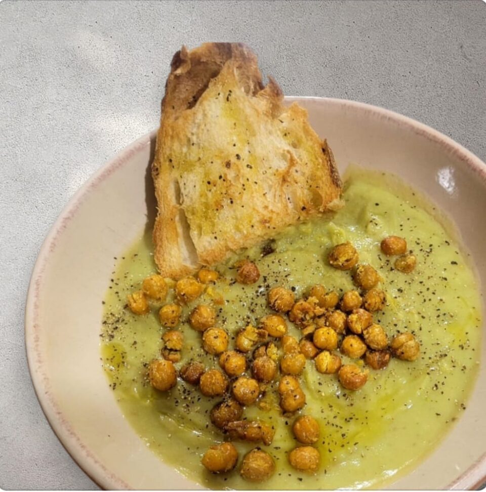 Vellutata di Broccoli con Ceci Croccanti