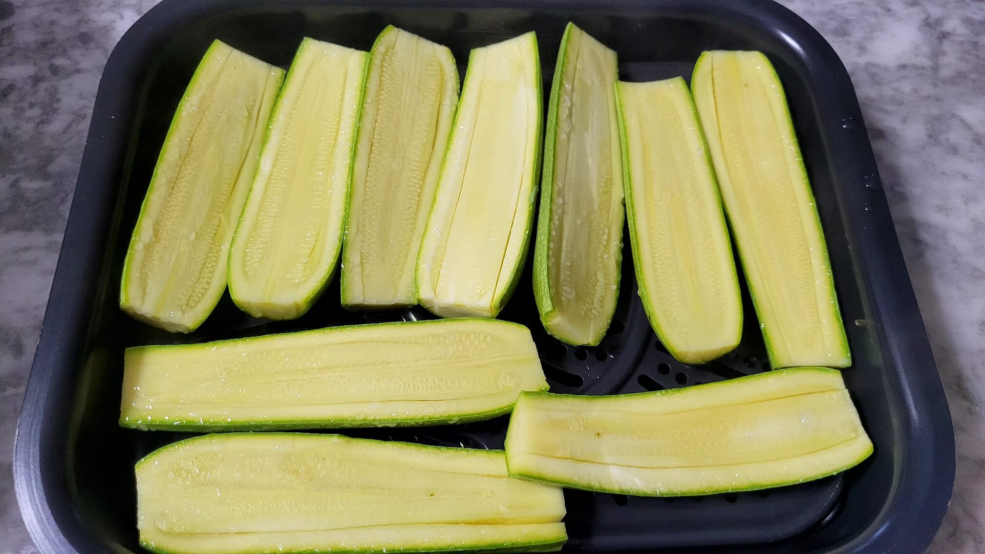 Zucchine Ripiene con Formaggio e Pinoli in friggitrice ad aria
