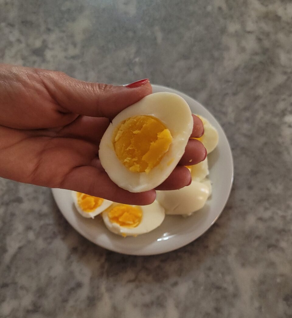 uova sode in friggitrice ad aria