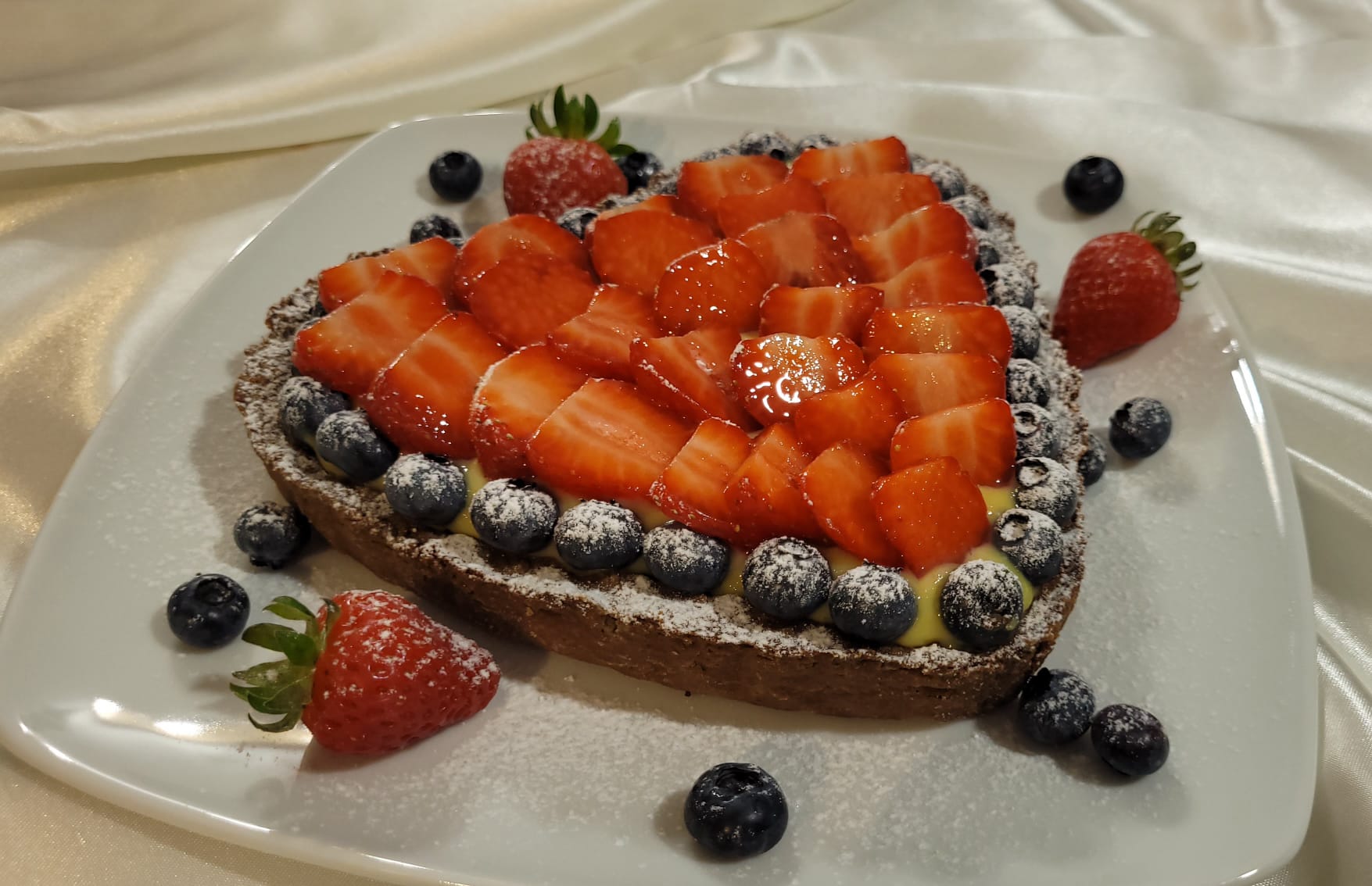 Crostata multicereali, frutta e crema al limone in friggitrice ad aria