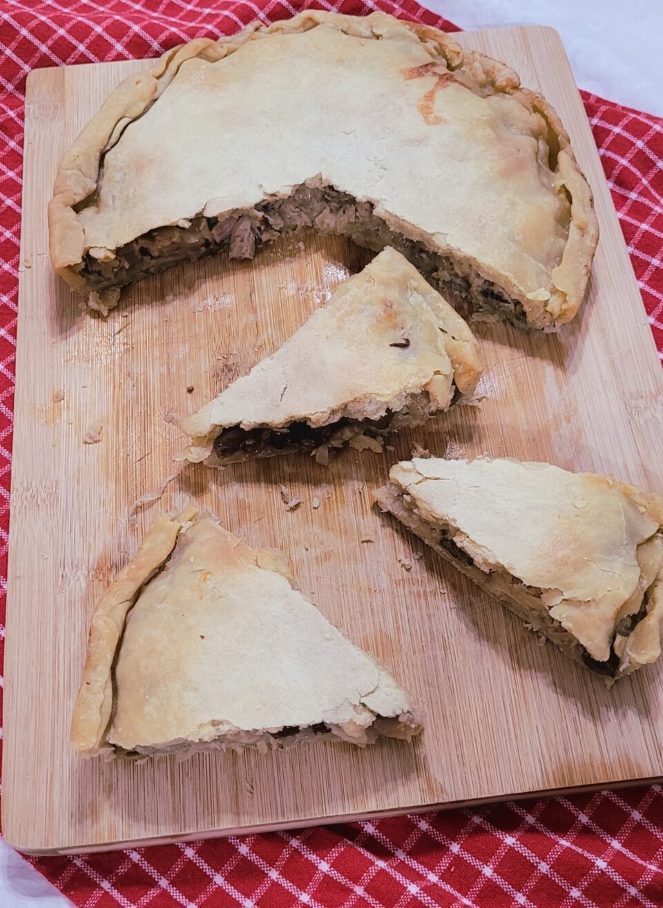 Rustico con Cipolle, Tonno e Olive