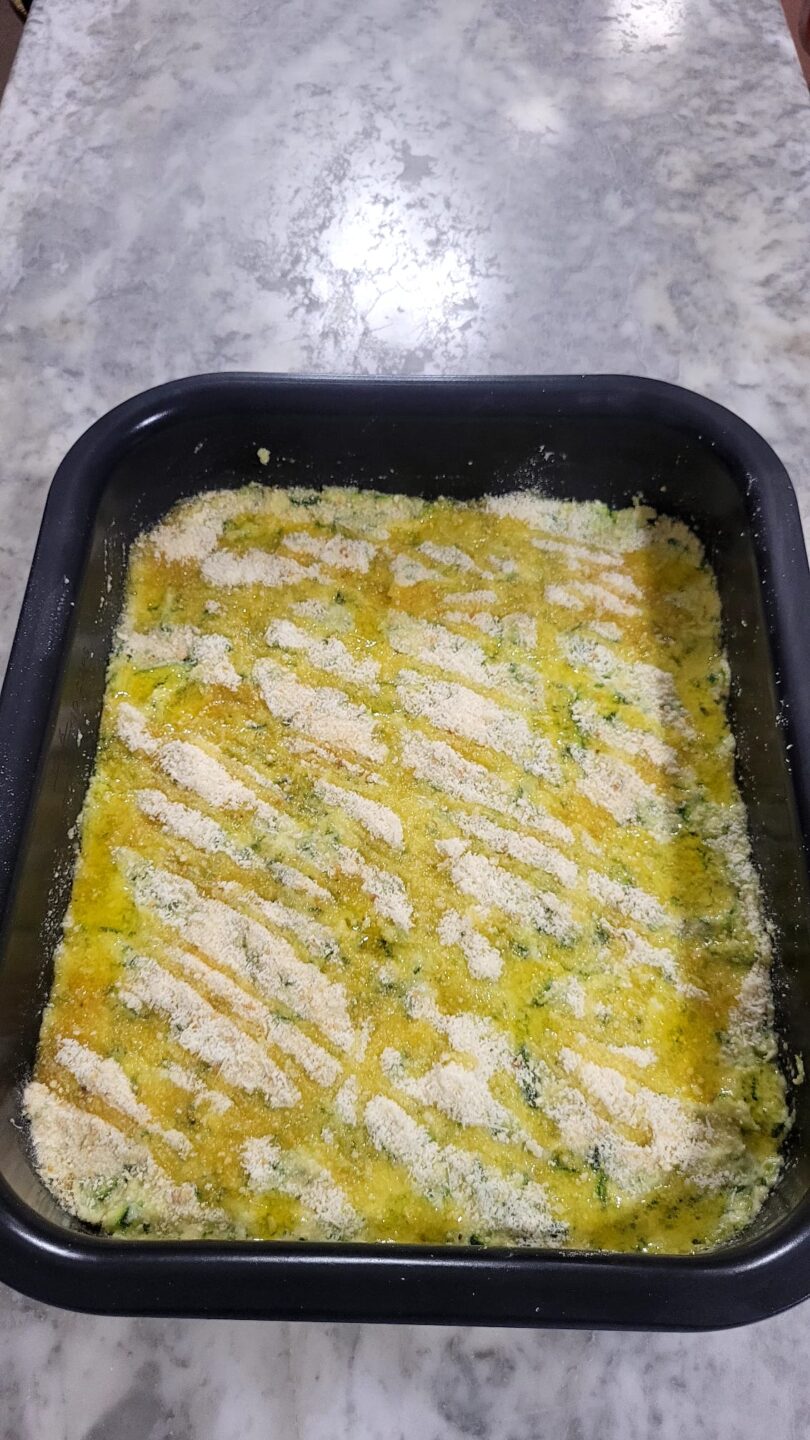 Schiacciata di zucchine in friggitrice ad aria ripiena di provola filante