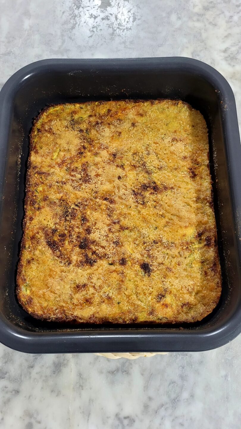 Schiacciata di zucchine in friggitrice ad aria ripiena di provola filante