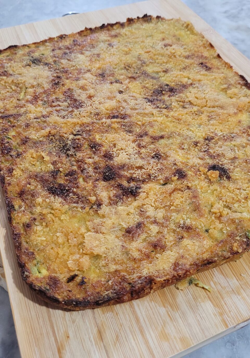 Schiacciata di zucchine in friggitrice ad aria ripiena di provola filante