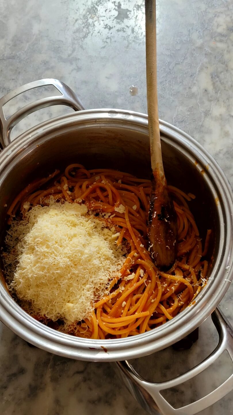 Pasta fritta alla siciliana in friggitrice ad aria