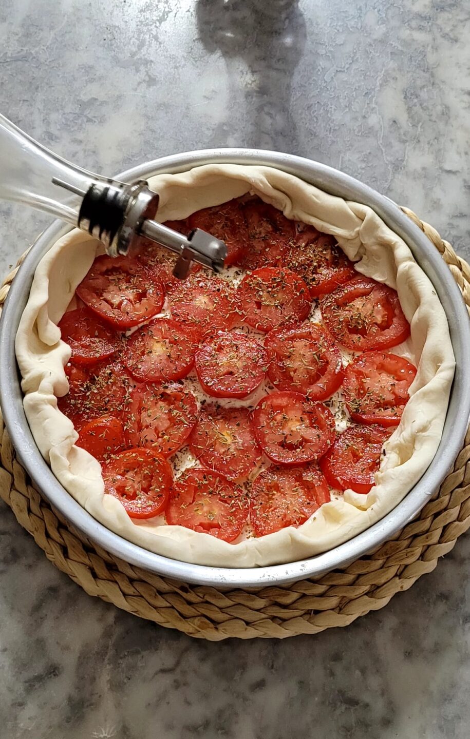 Torta salata con pomodori e caprino in friggitrice ad aria