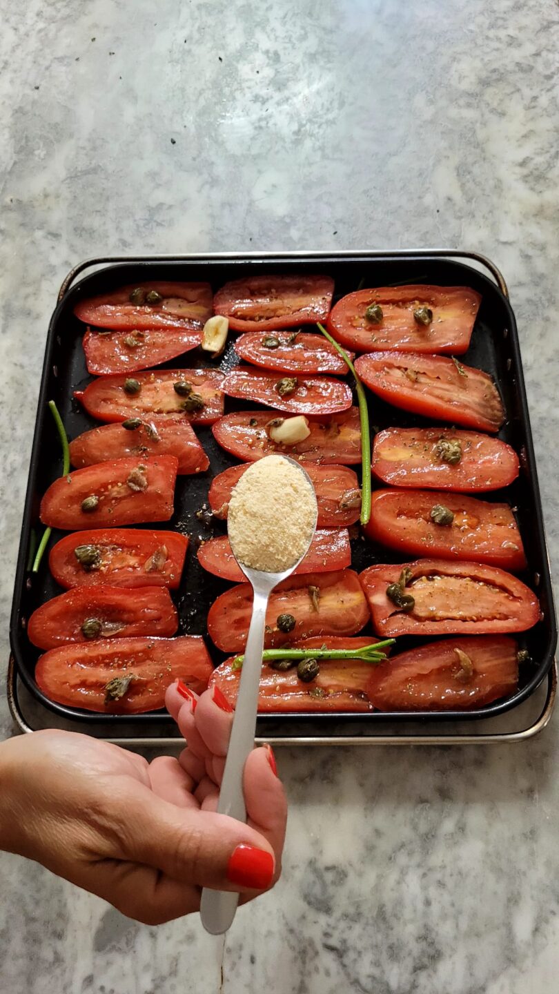 Pomodori San Marzano a fette gratinati in friggitrice ad aria con tonno e olive