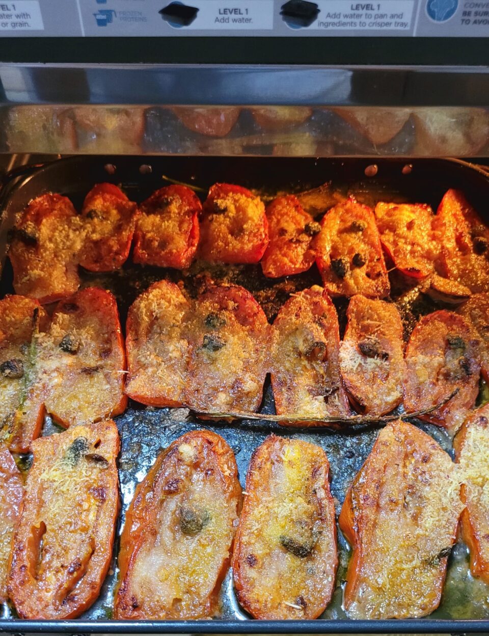 Pomodori San Marzano a fette gratinati in friggitrice ad aria con tonno e olive